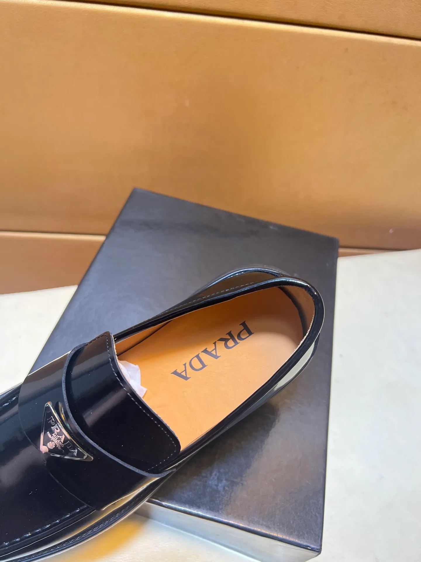 pp440💰👑👑👑 PRADA·PRADA Niuli·Exclusive first launch·～Unique modern style sneakers. Counter purchasing 🏃casual leather shoes😍😍 original shiny leather imported from Italy (refuses to discolor and rub feet) soles: original soles specially provided by the original factory, super cool 😍 lace up and walk with wind 👍 style design ⚠️ super comfortable, wear-resistant and non-slip original soles. Just like shooting the real thing🎬The real thing is better. Suitable for outdoor and driving👍Perfect high-quality sneakers, men's shoe size: 38-44